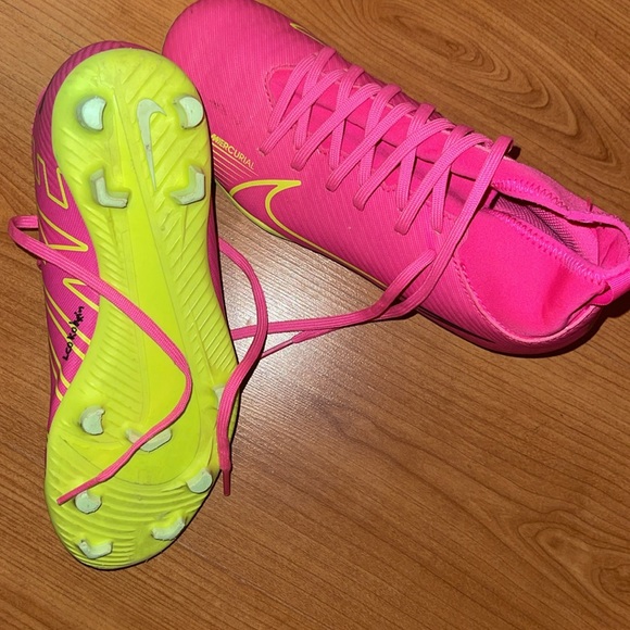 Cleats - Picture 4 of 5